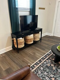 Love the wicker baskets!