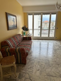 Main living space & comfy sofa sleeper