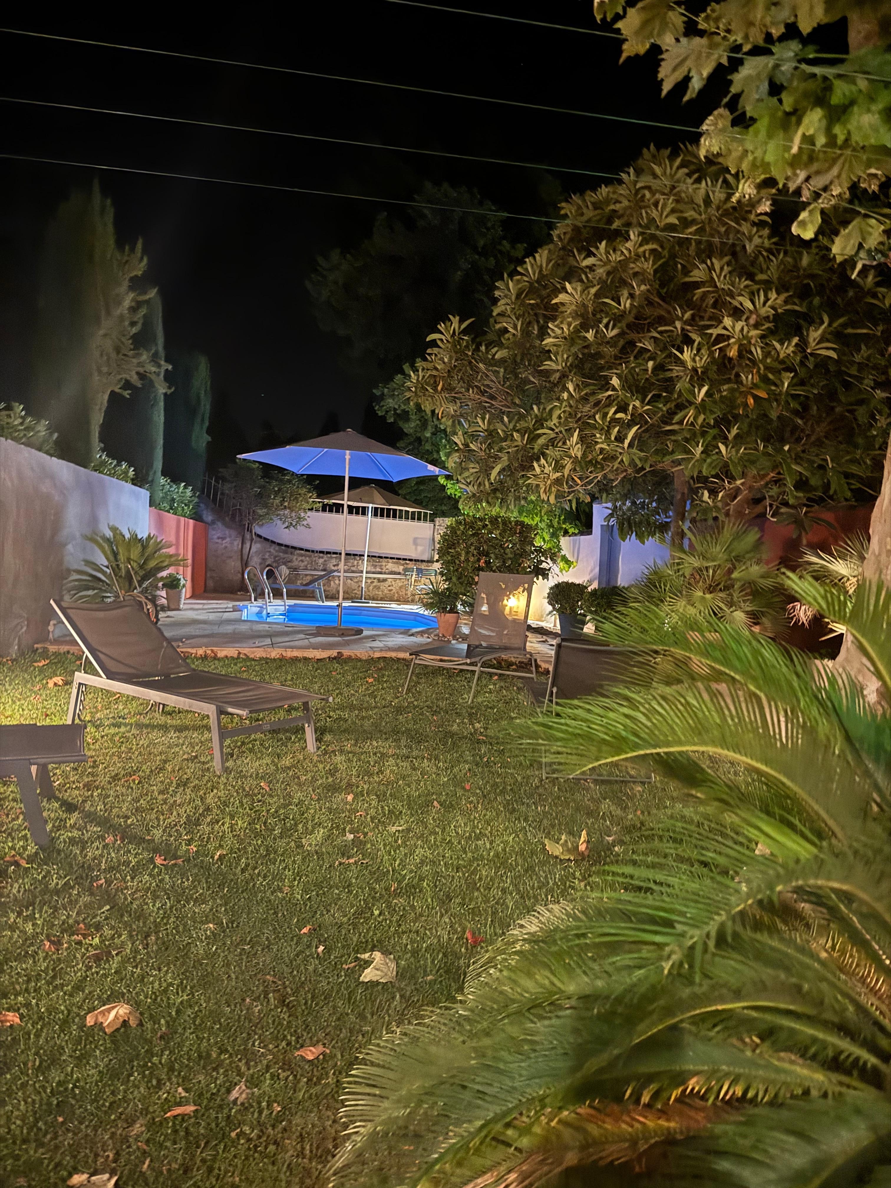 Jardin et piscine agréable 
Belle adresse 