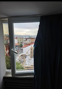 Curtain broken. Had to wedge between the ceiling and the window