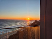 ํ
๋ผ์ค์์ ๋ณธ ์ผ์ถ