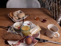 Standard breakfast plate. No buffet.