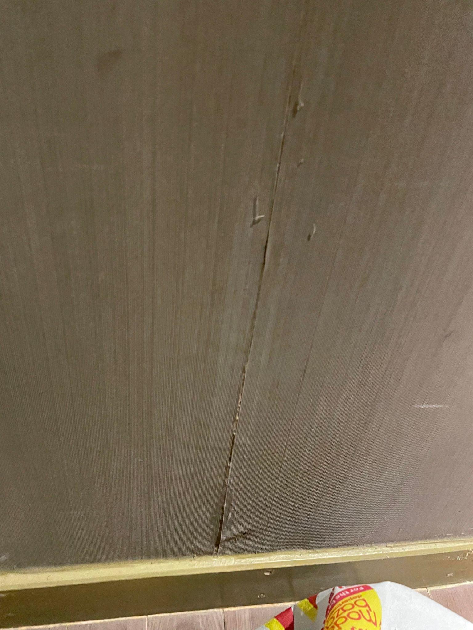 Peeling wallpaper (1st room)