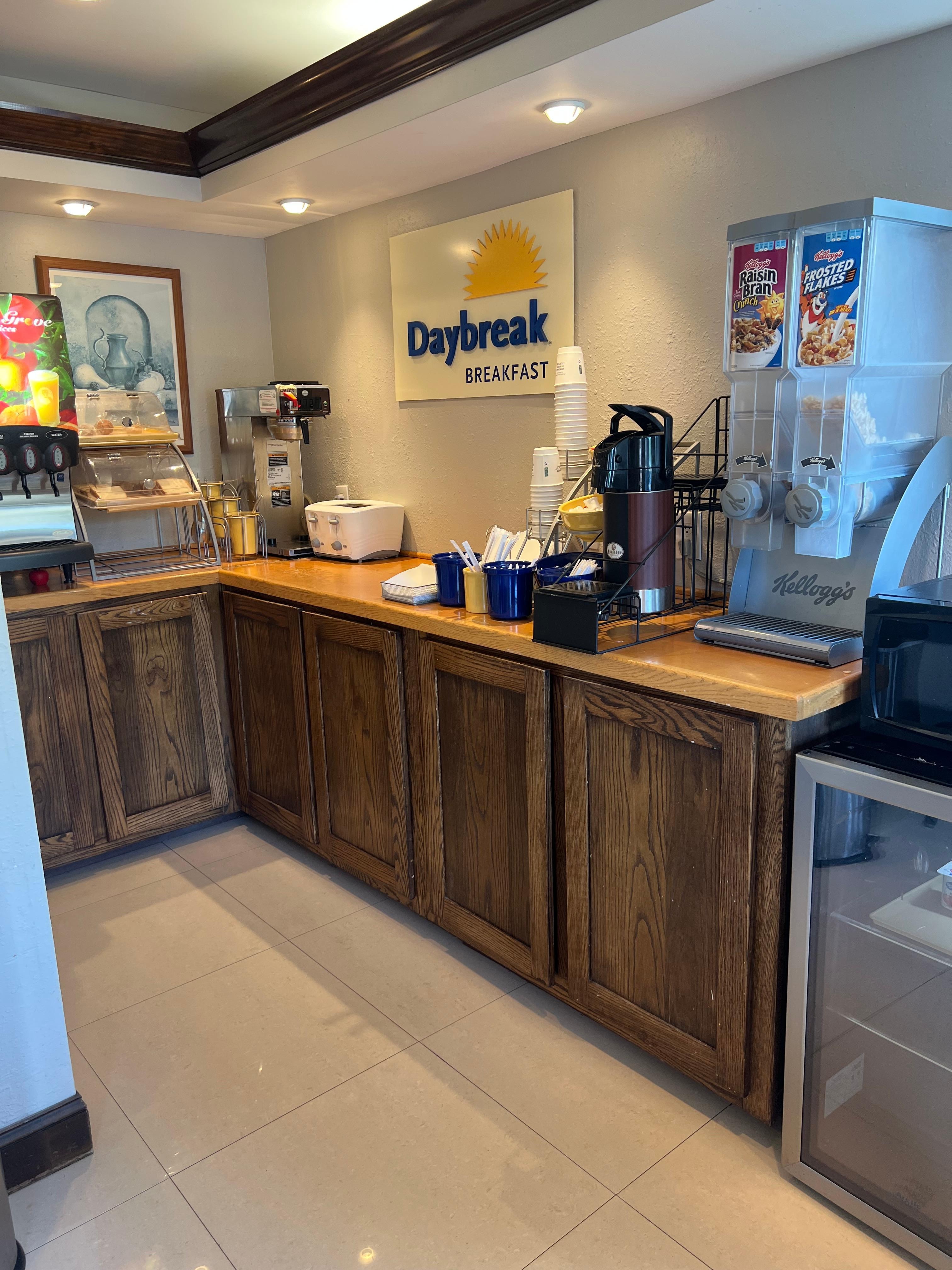 Free breakfast was bread and muffins. It was not a hot breakfast bar.