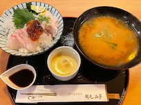 夕飯頼んでいなかったので、同レストランで注文した海鮮丼