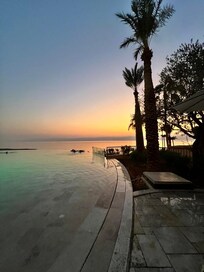 infinity pool open till 8