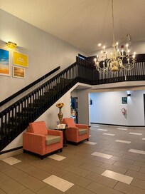 Not the picture of the hotel lobby in advertisement