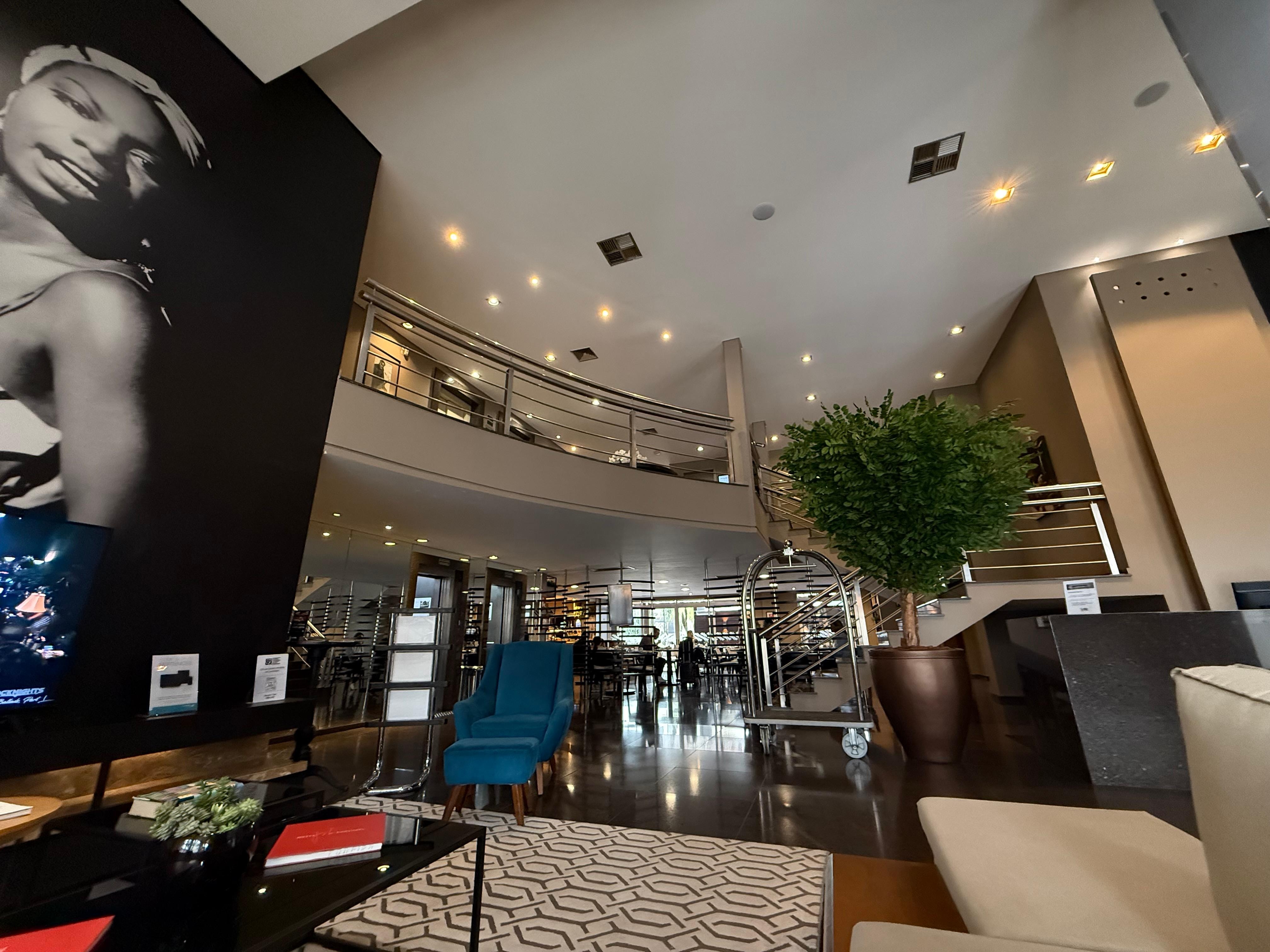 Hall sofisticado com música ambiente Jazz 