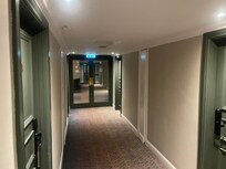 De gang bij de kamers