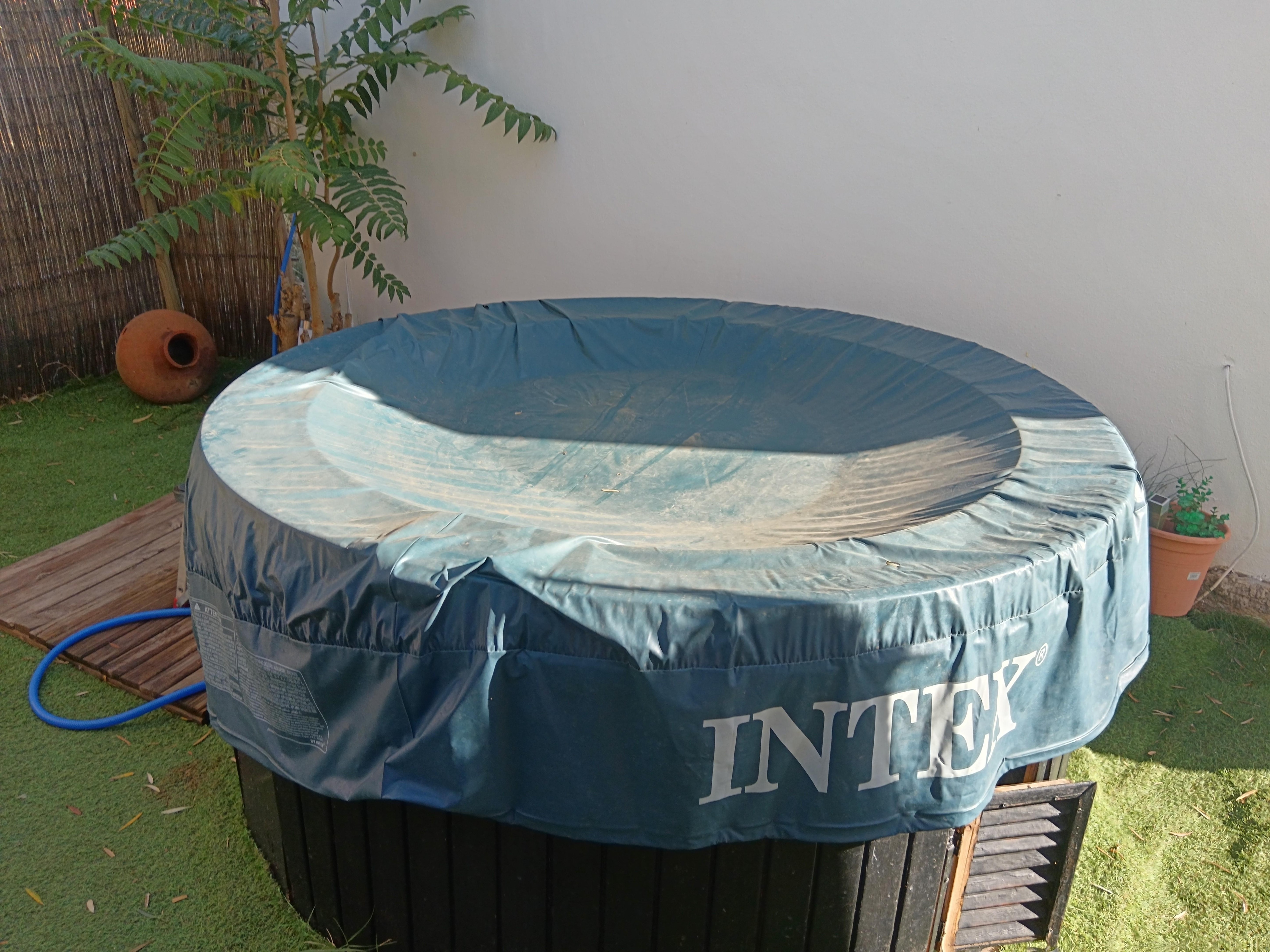 Dirty hot tub cover and the hot tub didn't heat the water