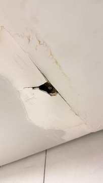 estado que se encontrava forro do banheiro