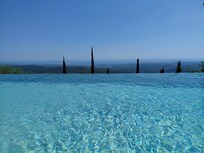 The superb pool.
