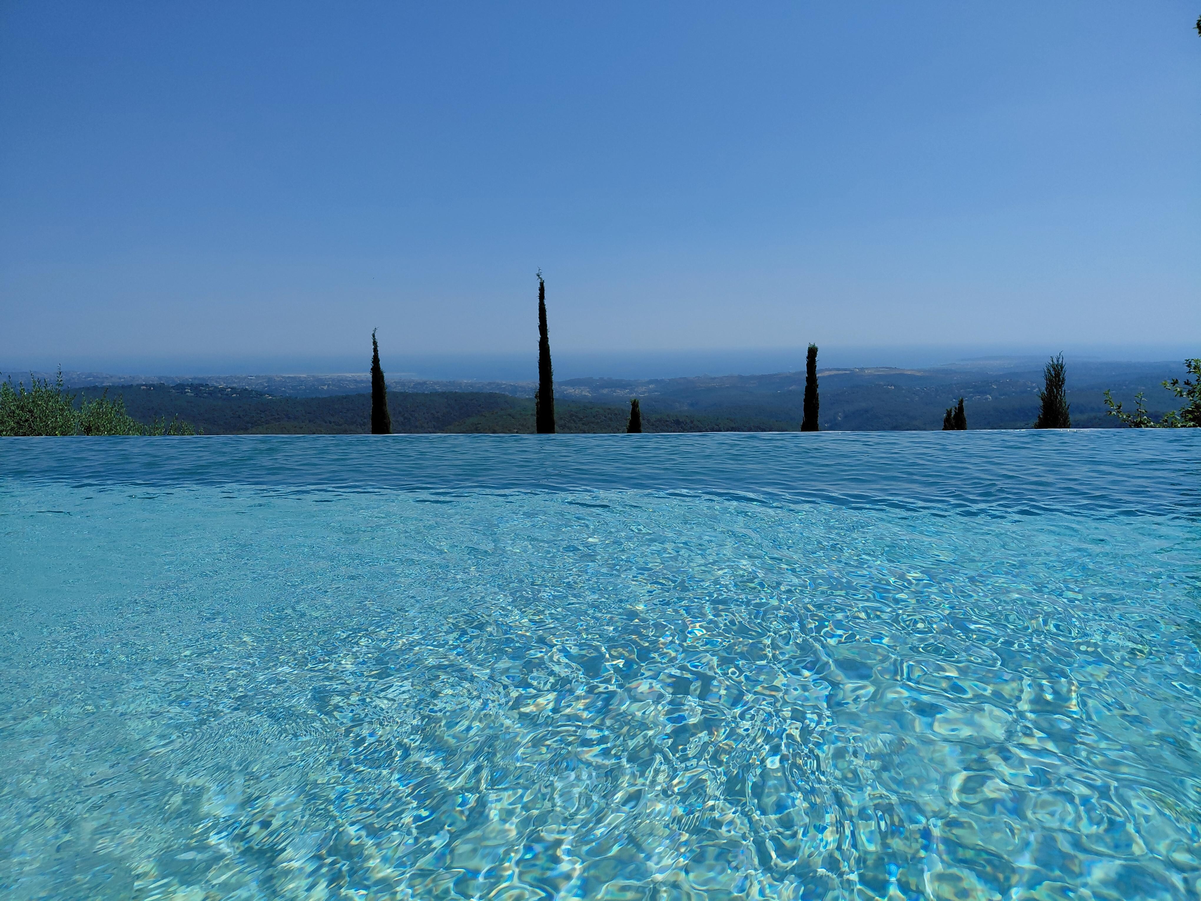 The superb pool.