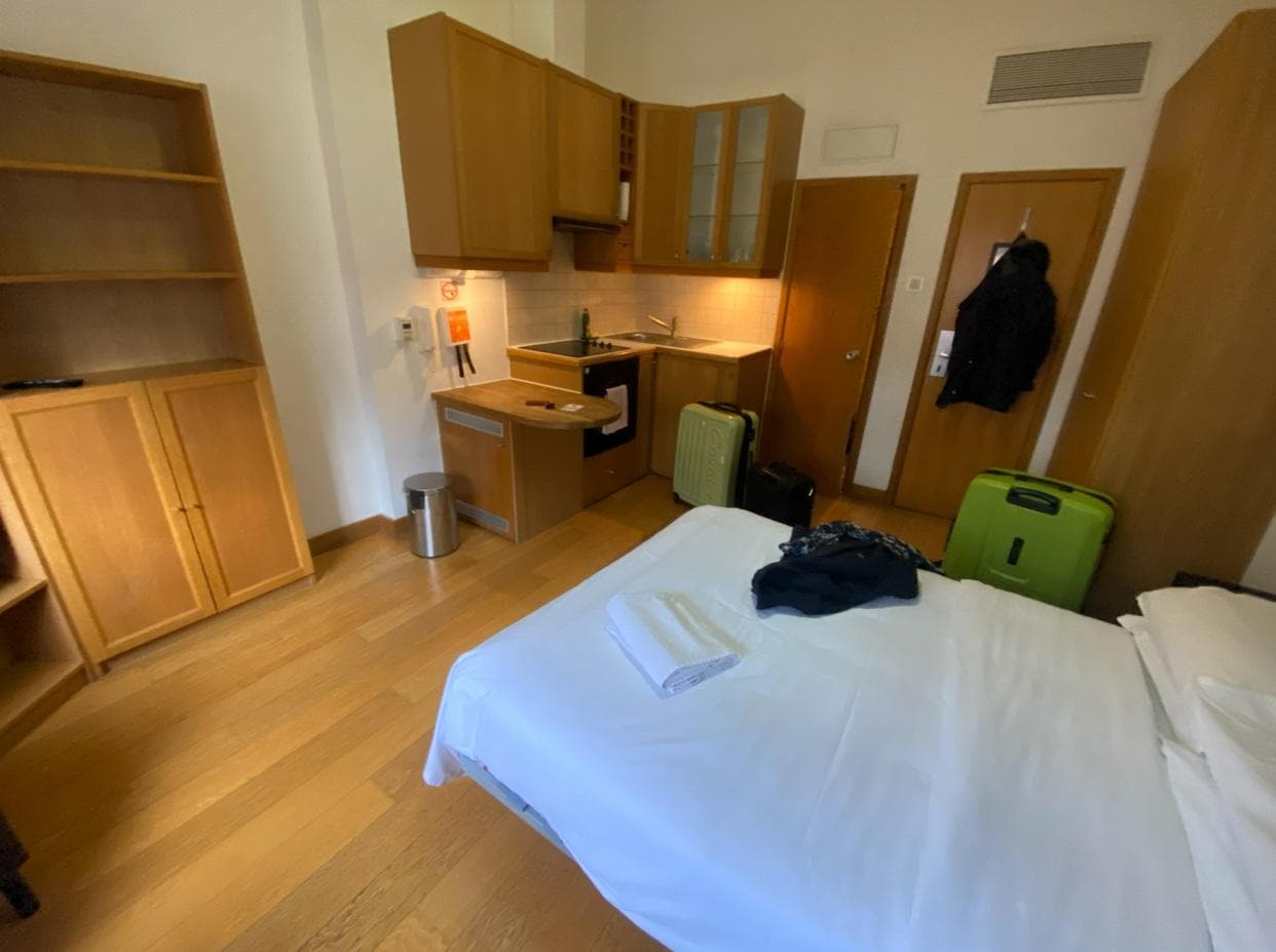 Köksbänken är c:a 110 cm.