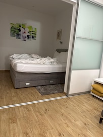 Queen bed at checkout