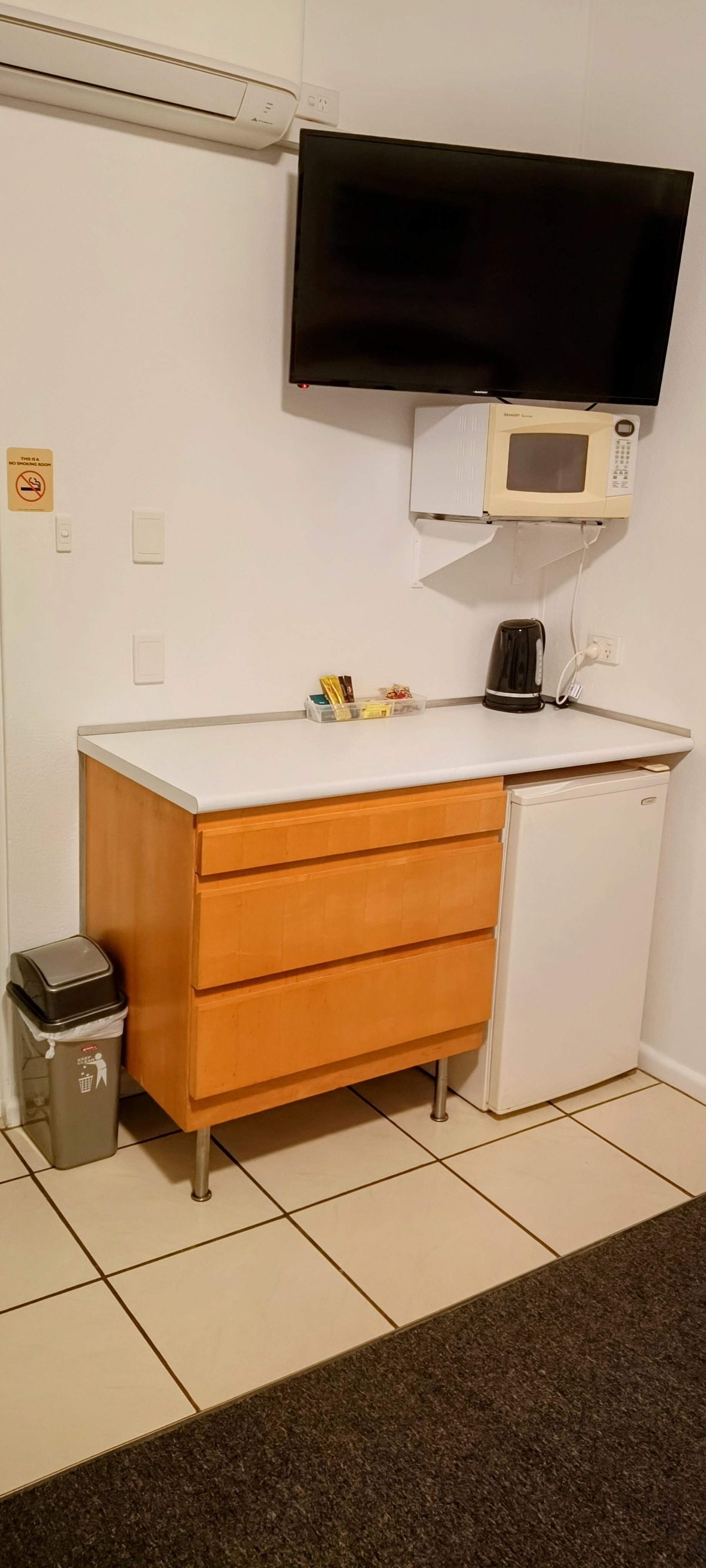 TV àmd fridge 