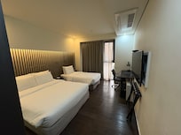 ツインで手配したら、ダブルとシングルの組み合わせでした。3人は対応可能かと