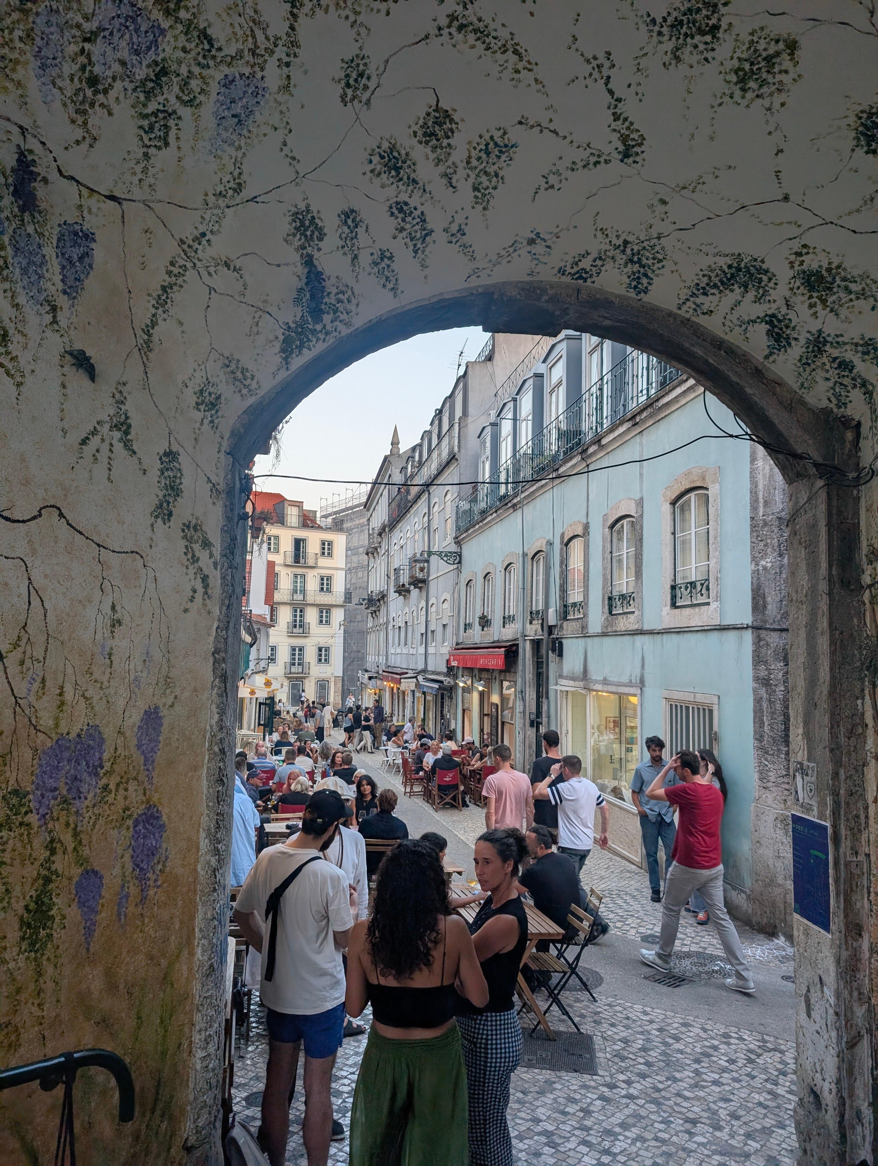 Restaurants steps away, via shortcut to Largo da Graca