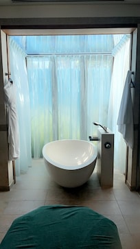 Bathtub