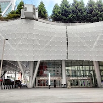 The beautiful five acre park on the fourth floor of the Salesforce building. Elevators, escalators and a gondola are available to go to the top.