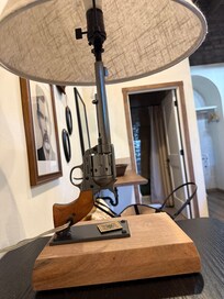 Six-shooter lamp