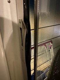 Porte fenêtre du balcon forcée