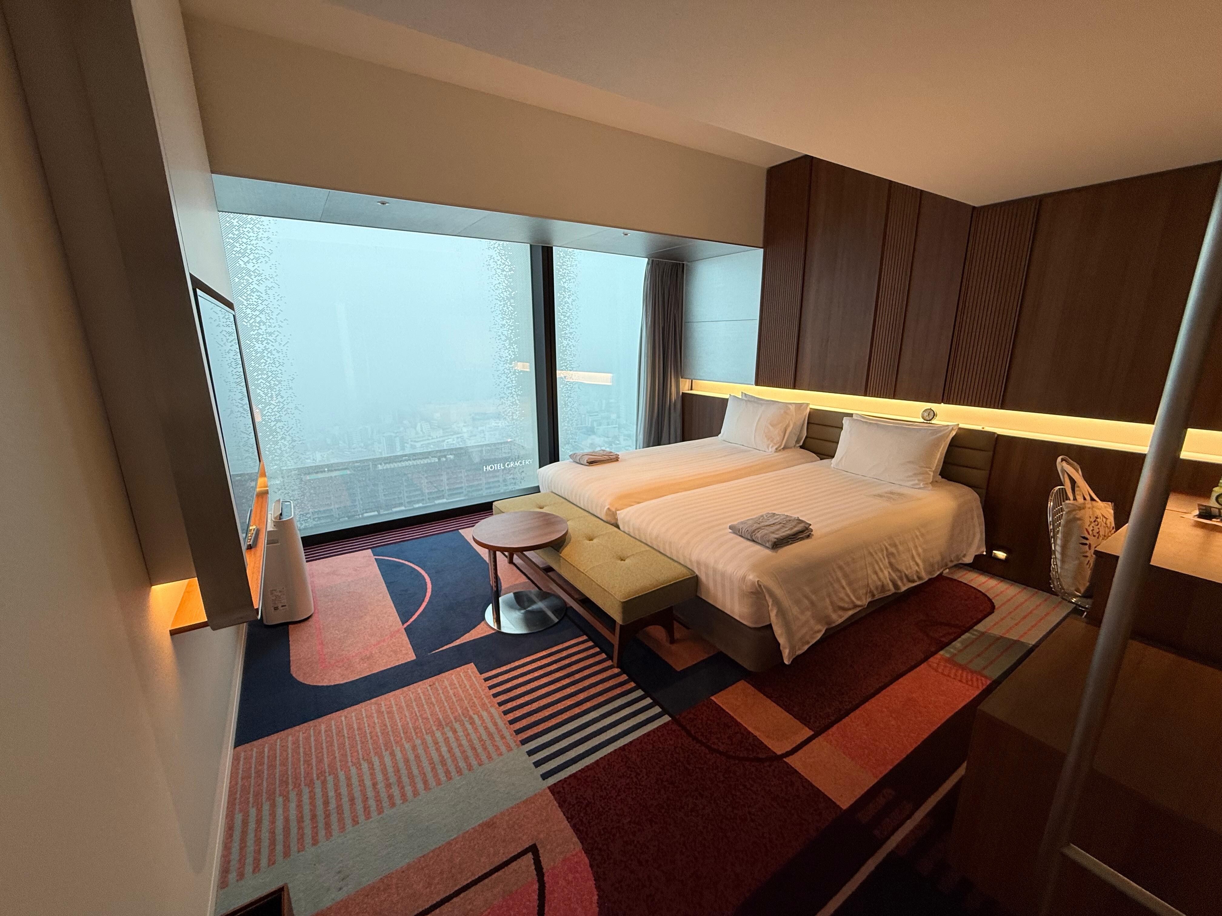 Room on 37 premium twin