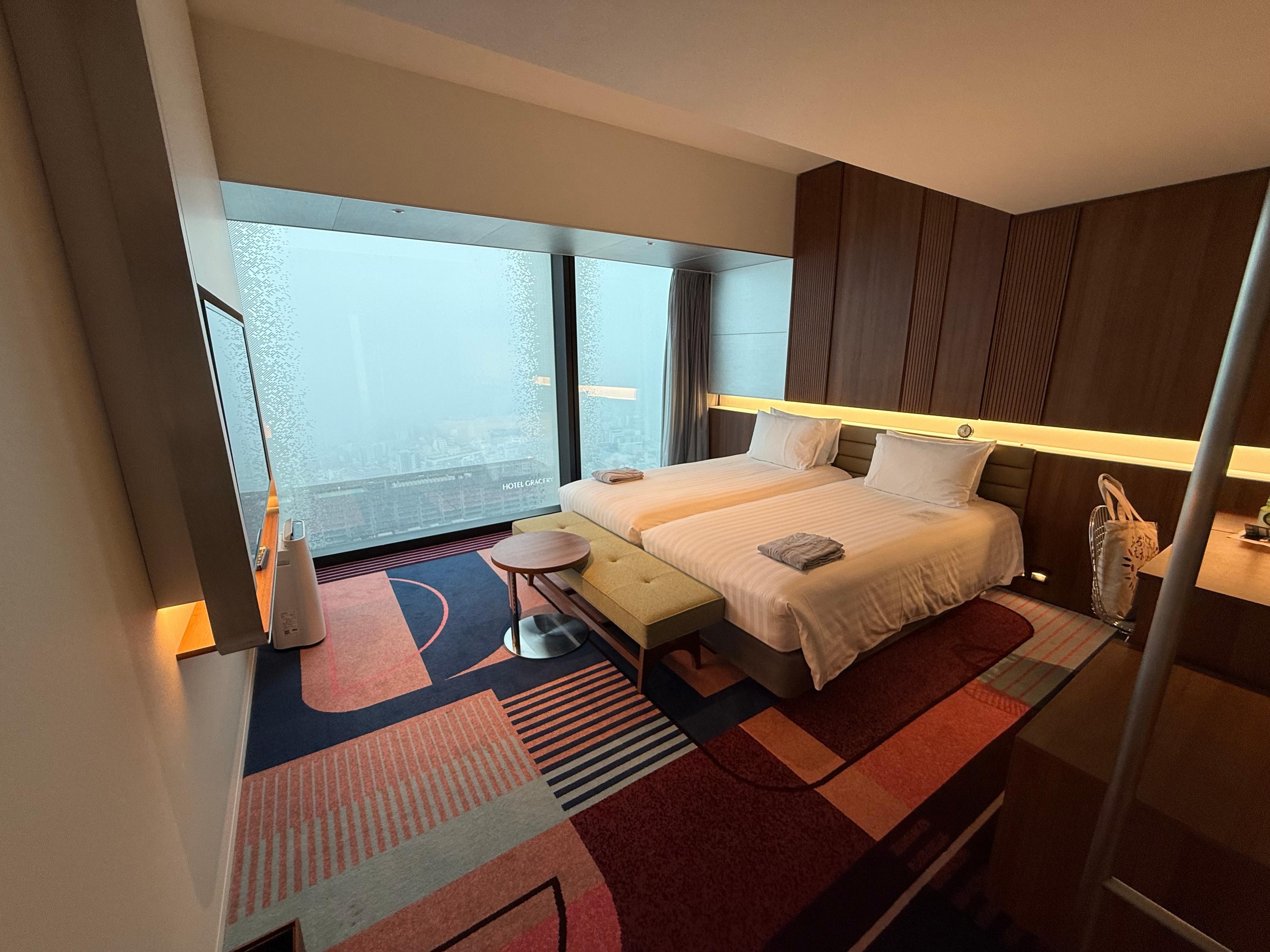 Room on 37 premium twin
