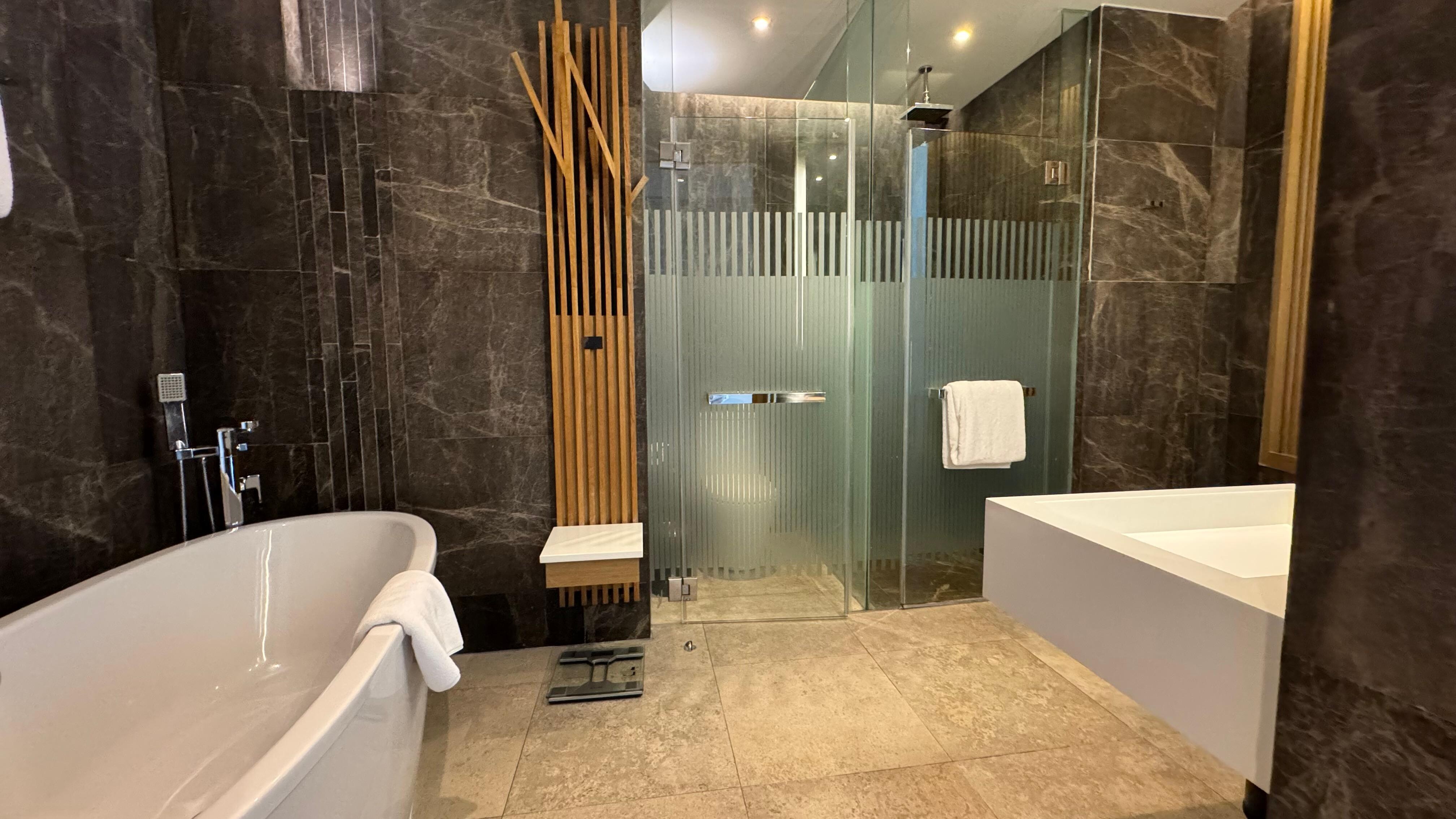Wood atmosphere bathroom