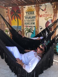 En la casa de playa del hotel 
Lean el mensaje del fondo por favor