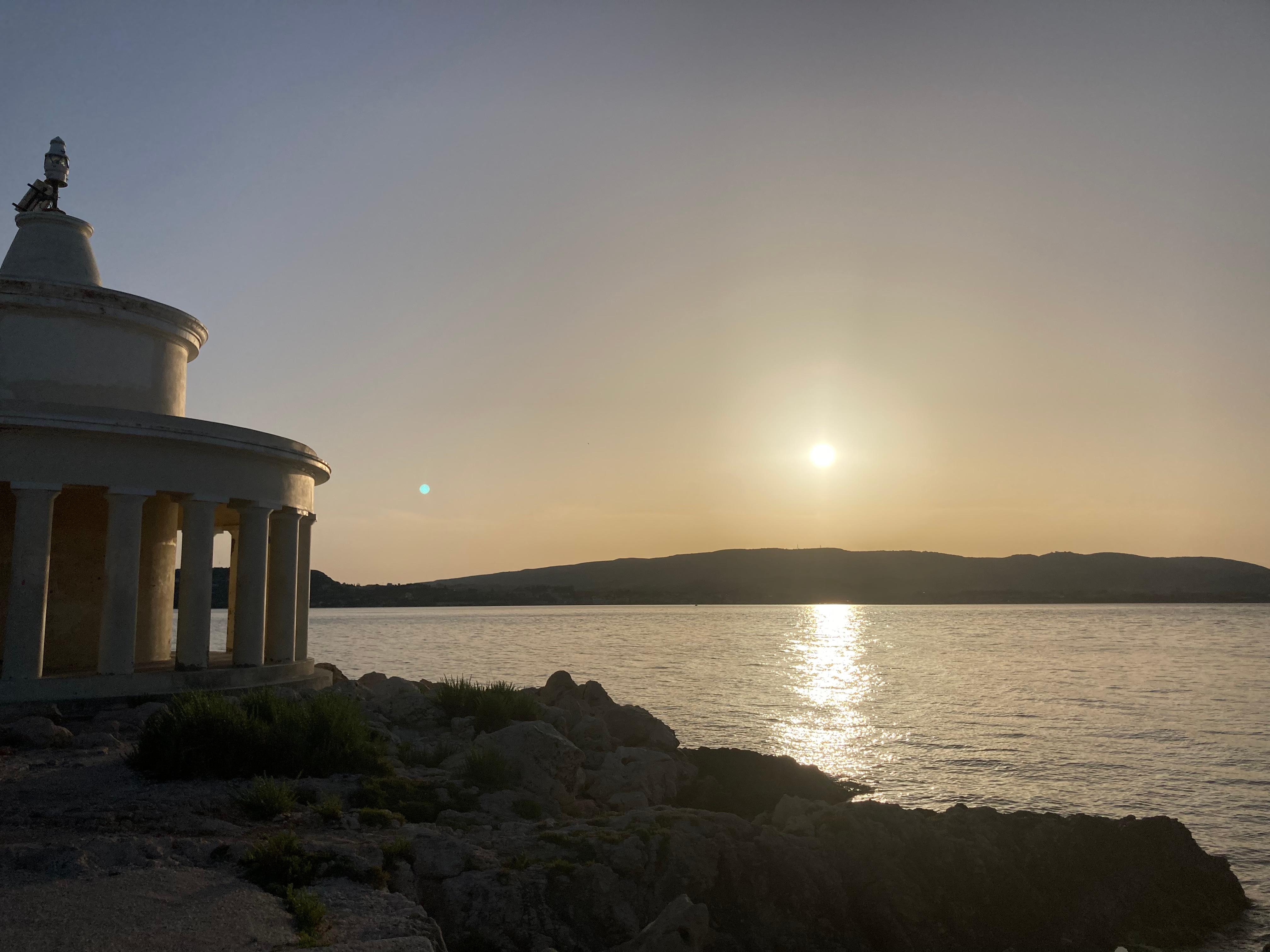 Light house sunset - walking distance 