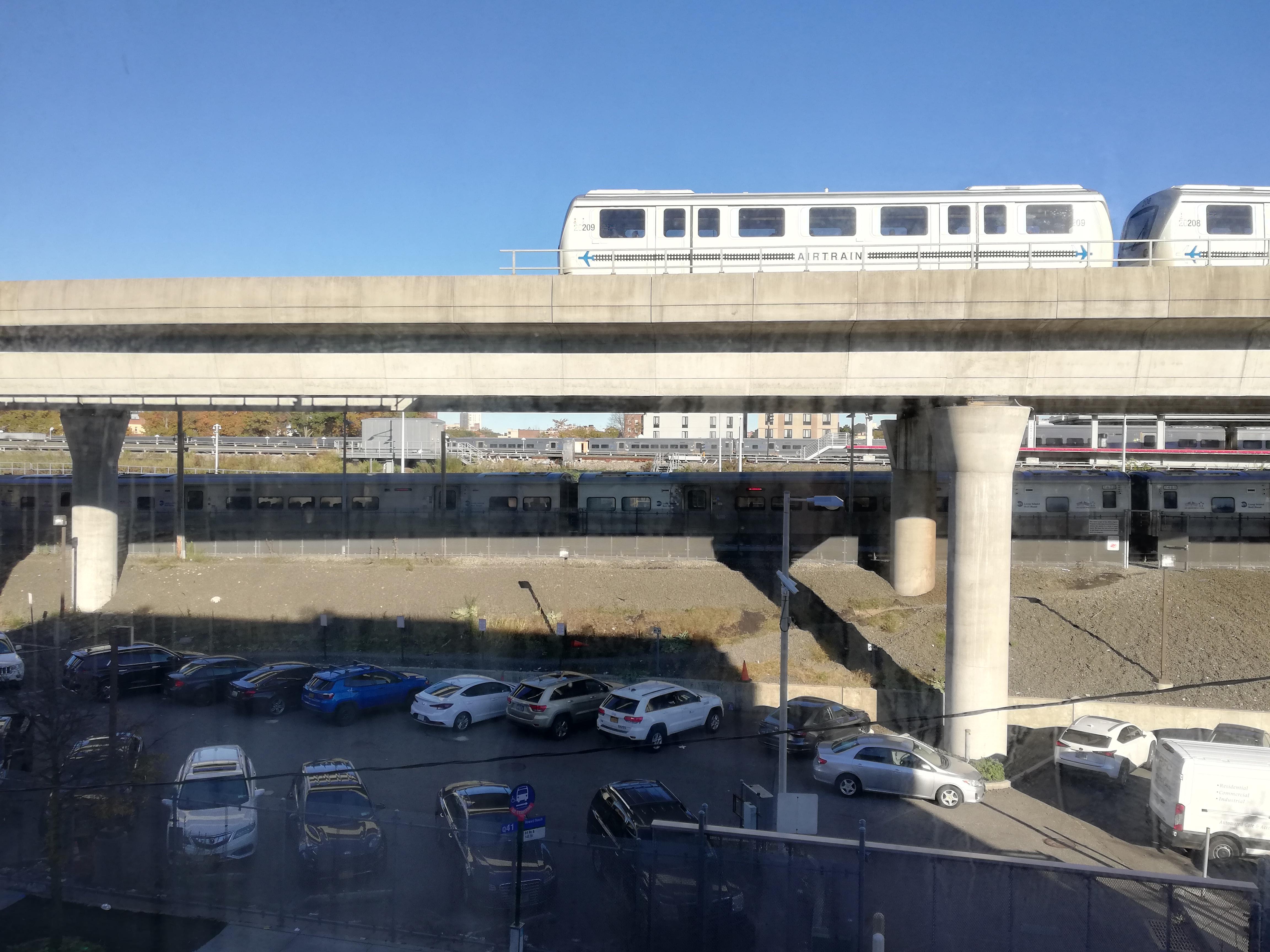 Blick vom 4.OG auf Jamaica Station