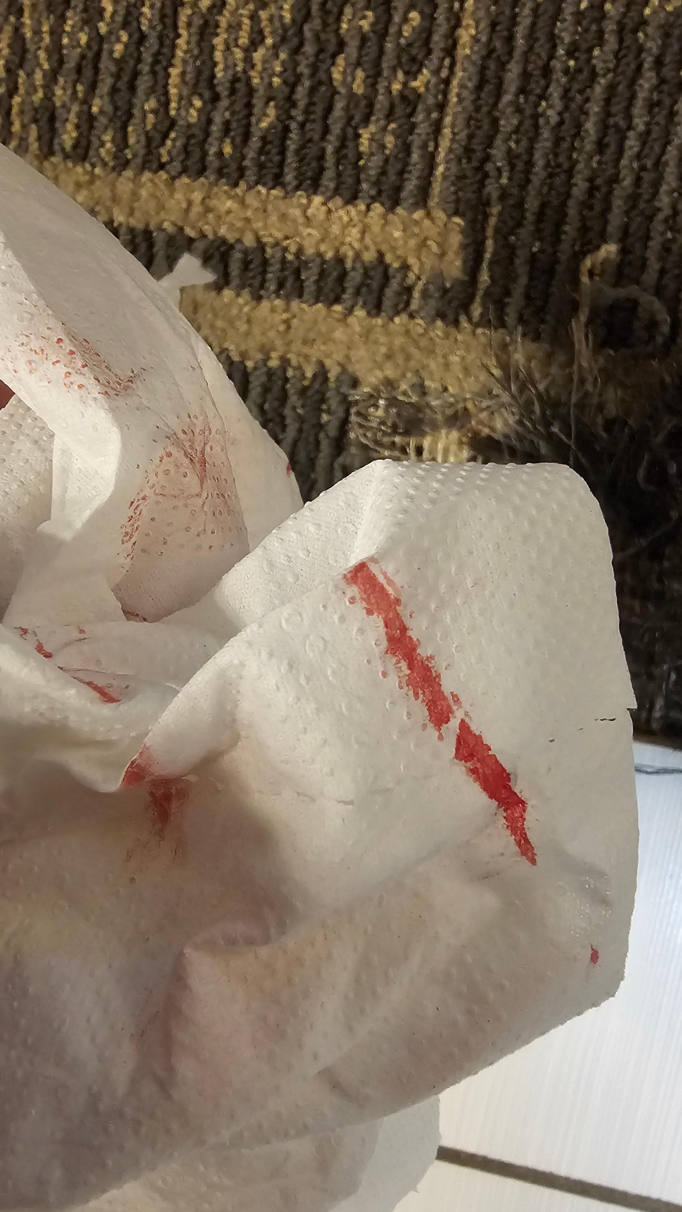 Trampa mortal al salir del bano clavos oxidados