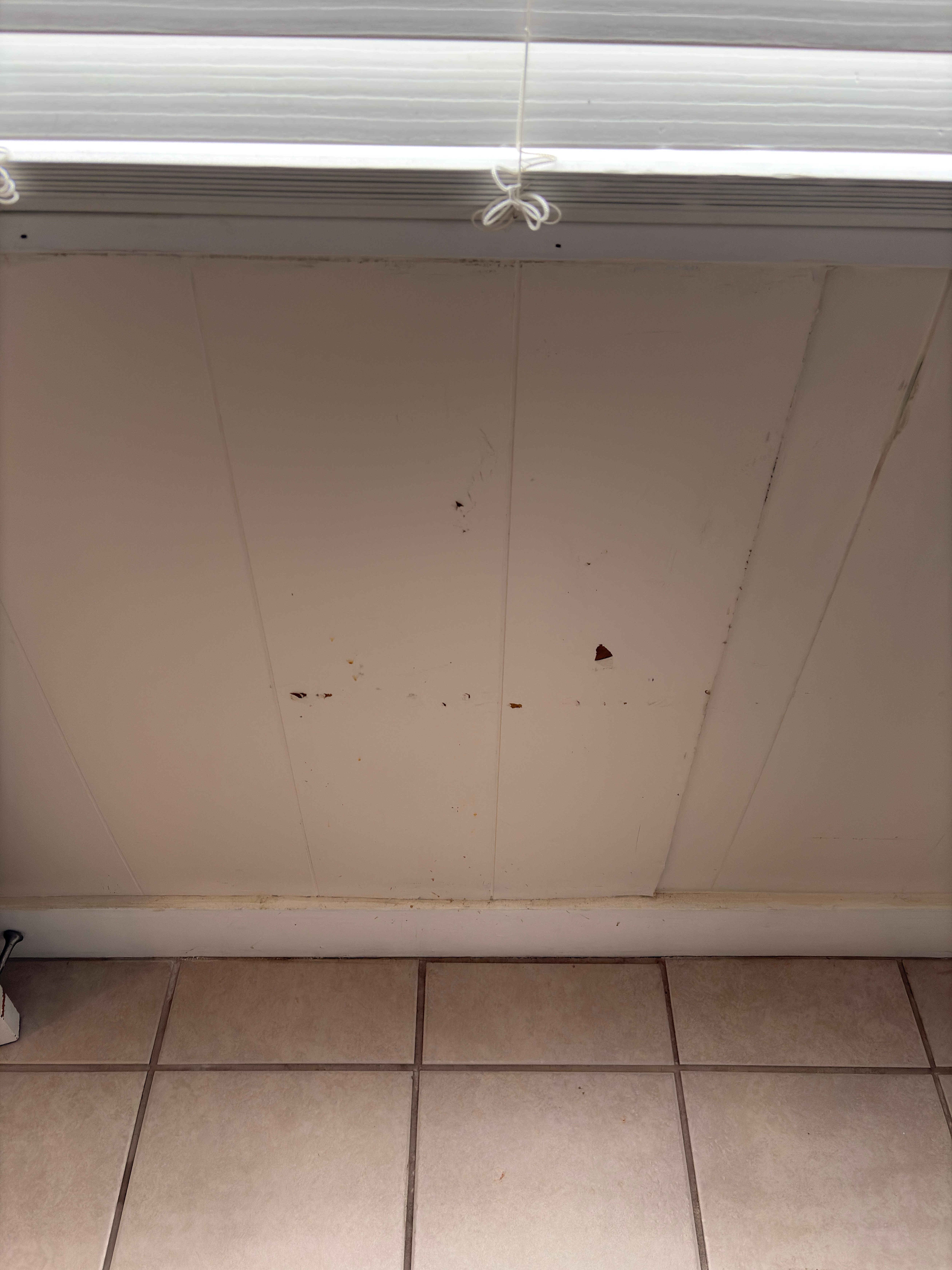 Dirty shelf in bathroom 