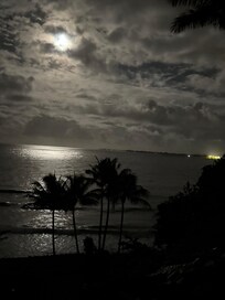 Full moon over Hilo Bay