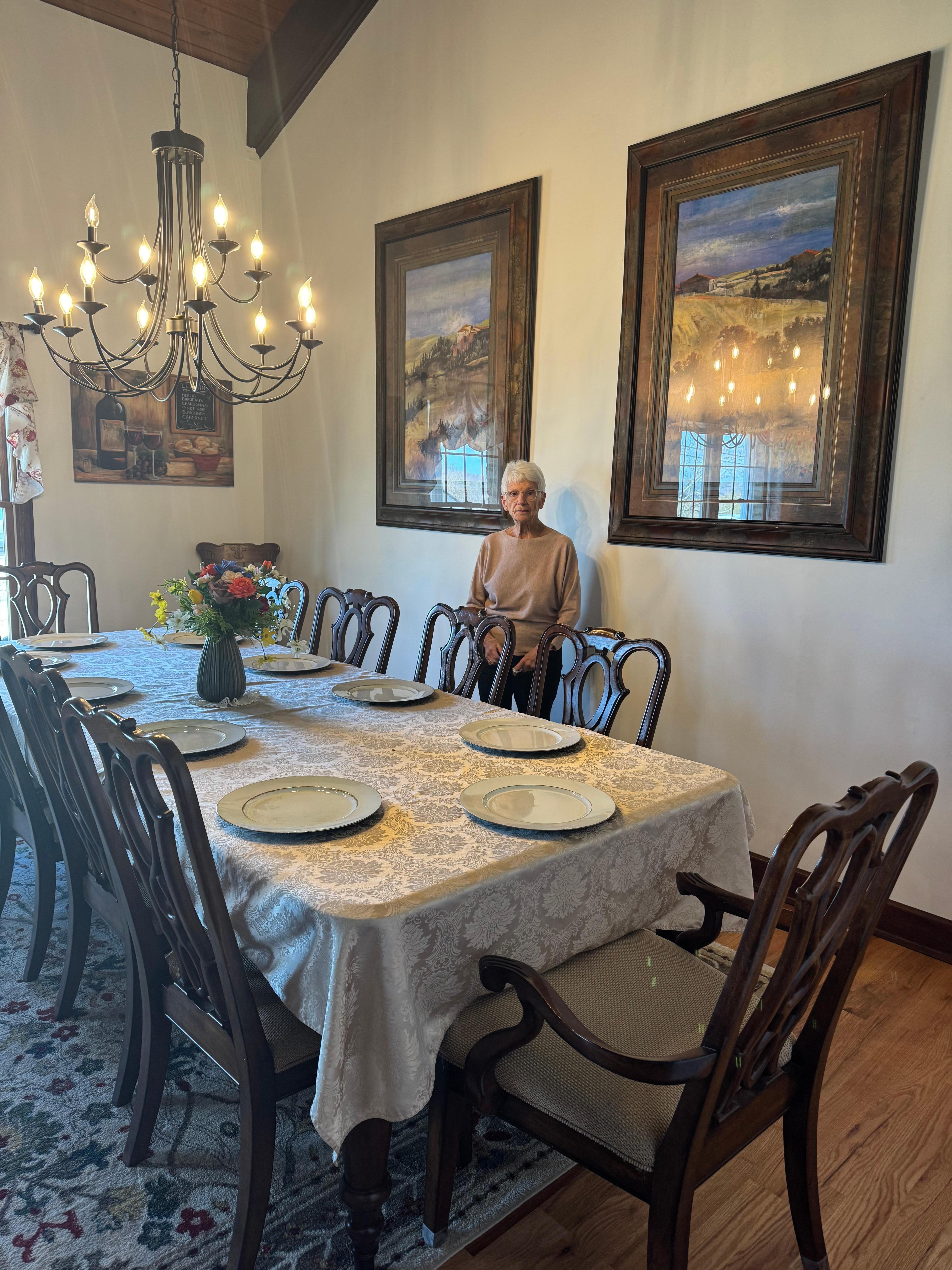 Seats 10. We could all sit down to eat! 