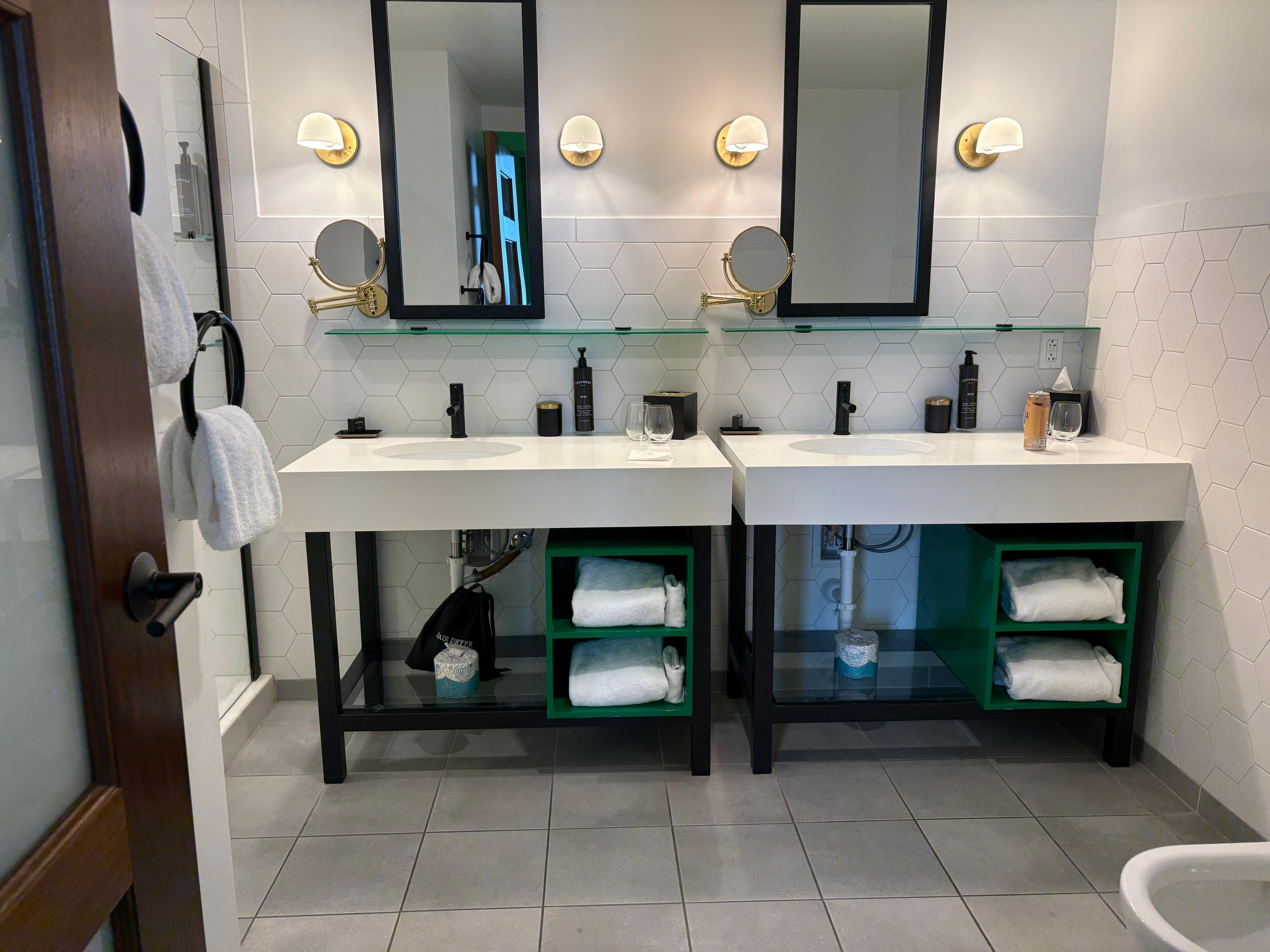 Nice bathroom 