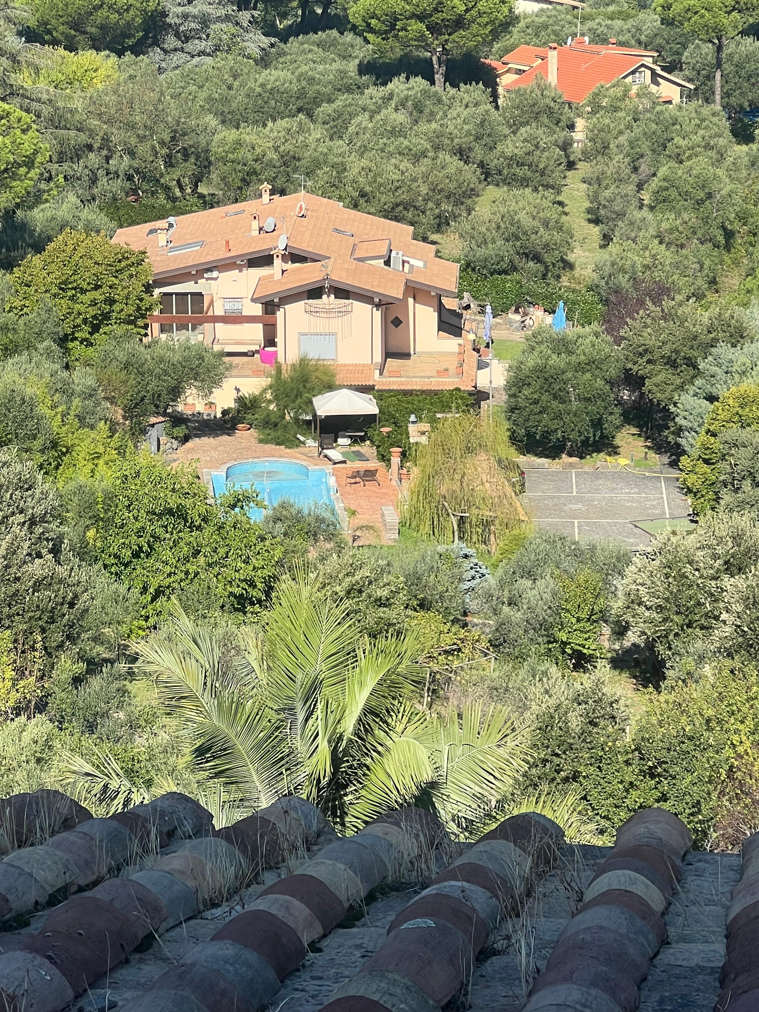 View to the back of the villa 