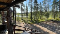 Blick vom Ferienhaus zum kleinen See