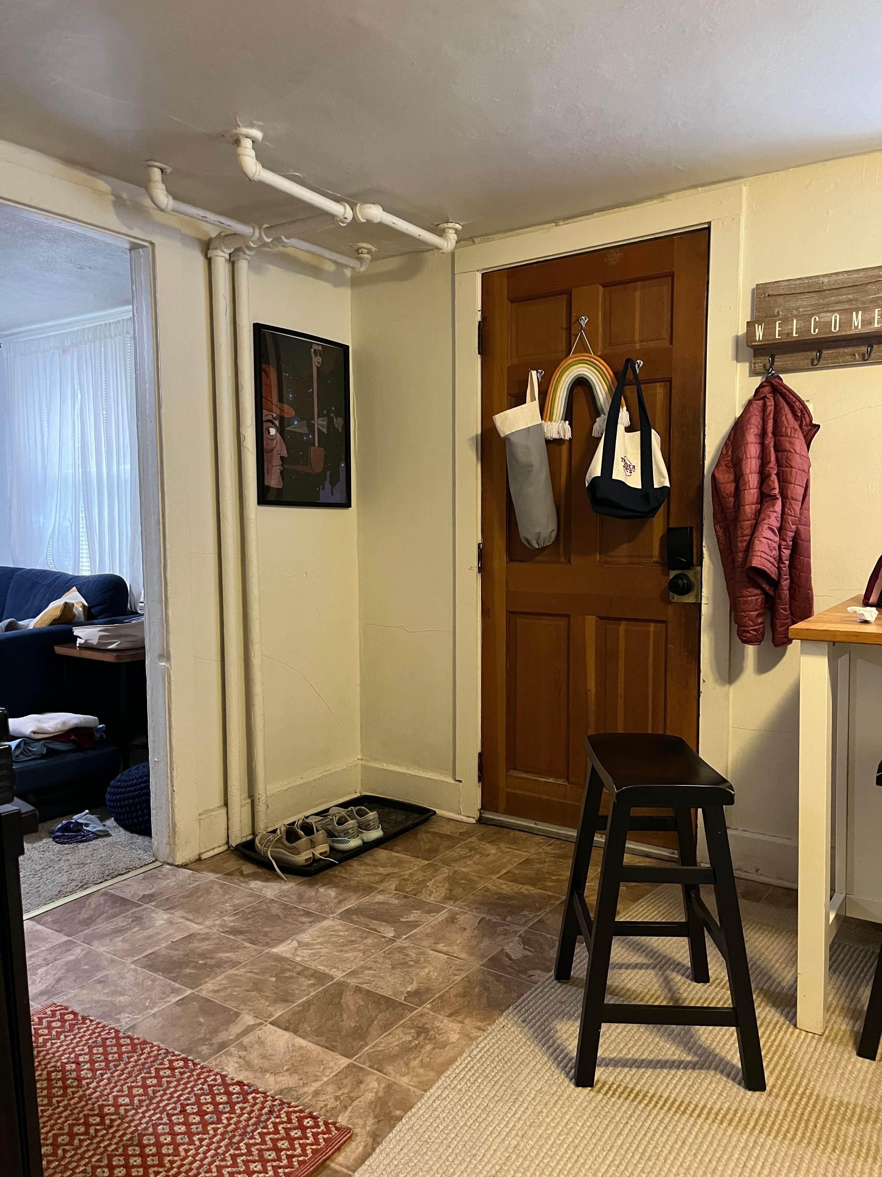 Kitchen with eat in space, entrance
Living room