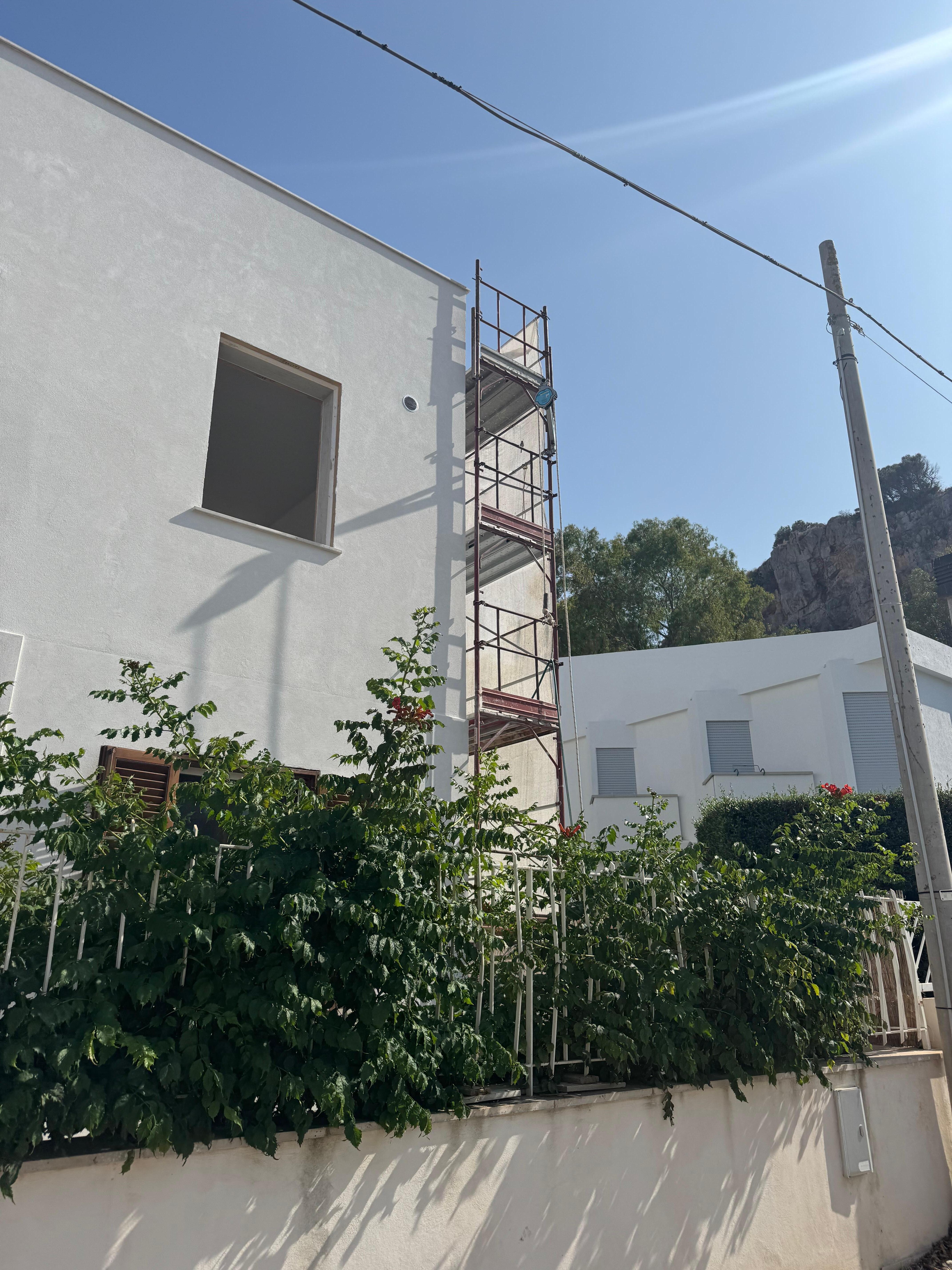 Baustelle neben dem Haus 