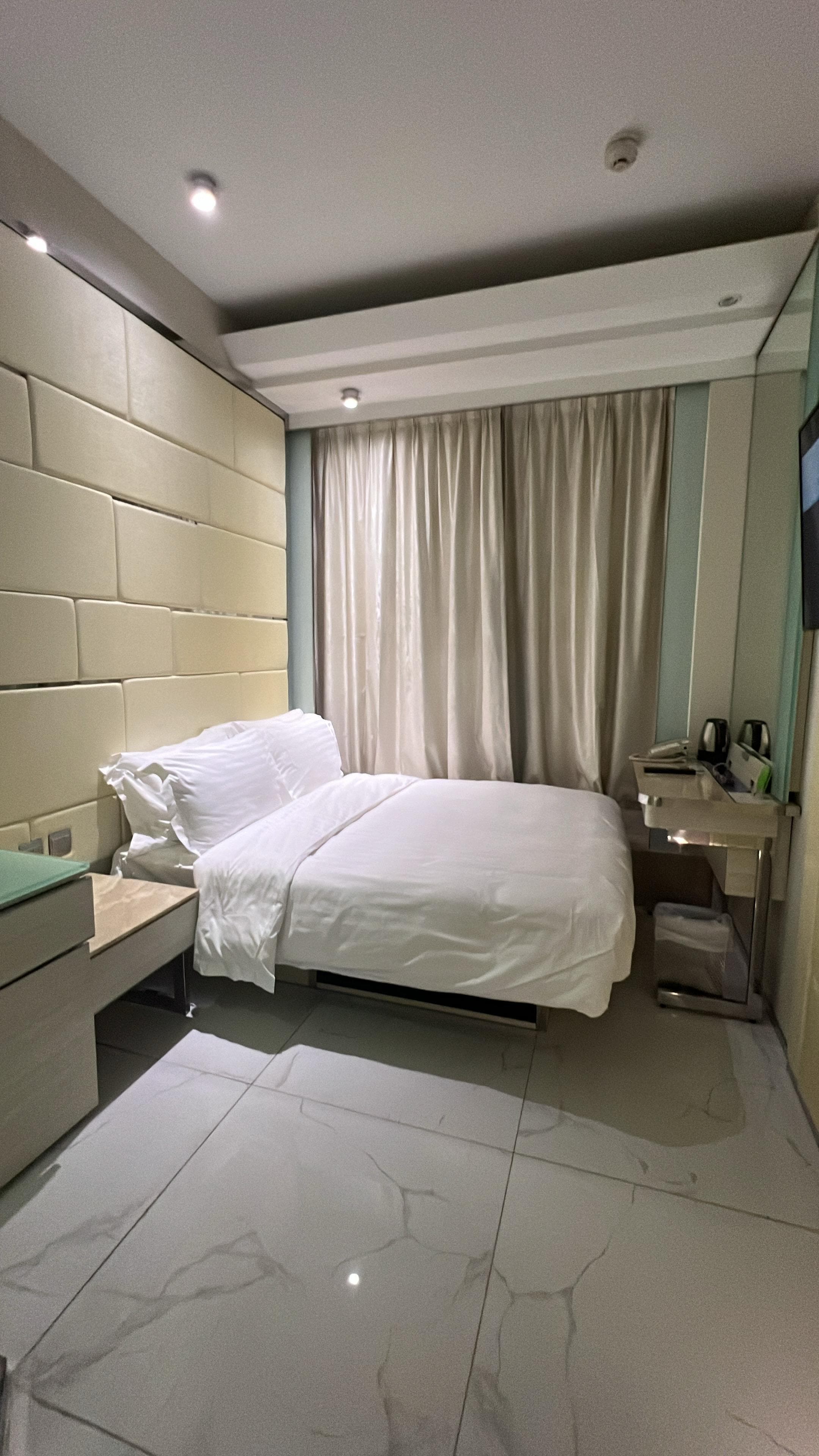 情侶開房的格局，跟網站介紹的相片差異很大