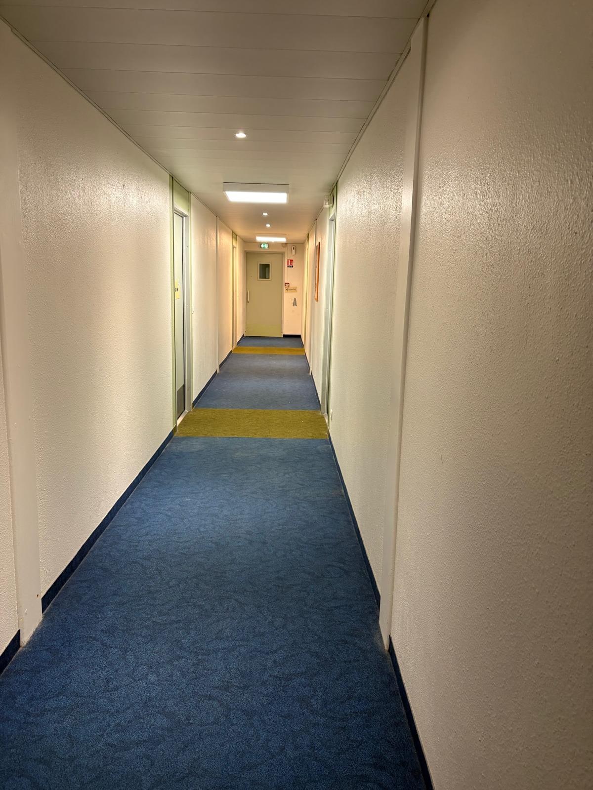 Die Lichter im Flur haben geflackert, man ist sich wie in einem Horrorfilm vorgekommen.