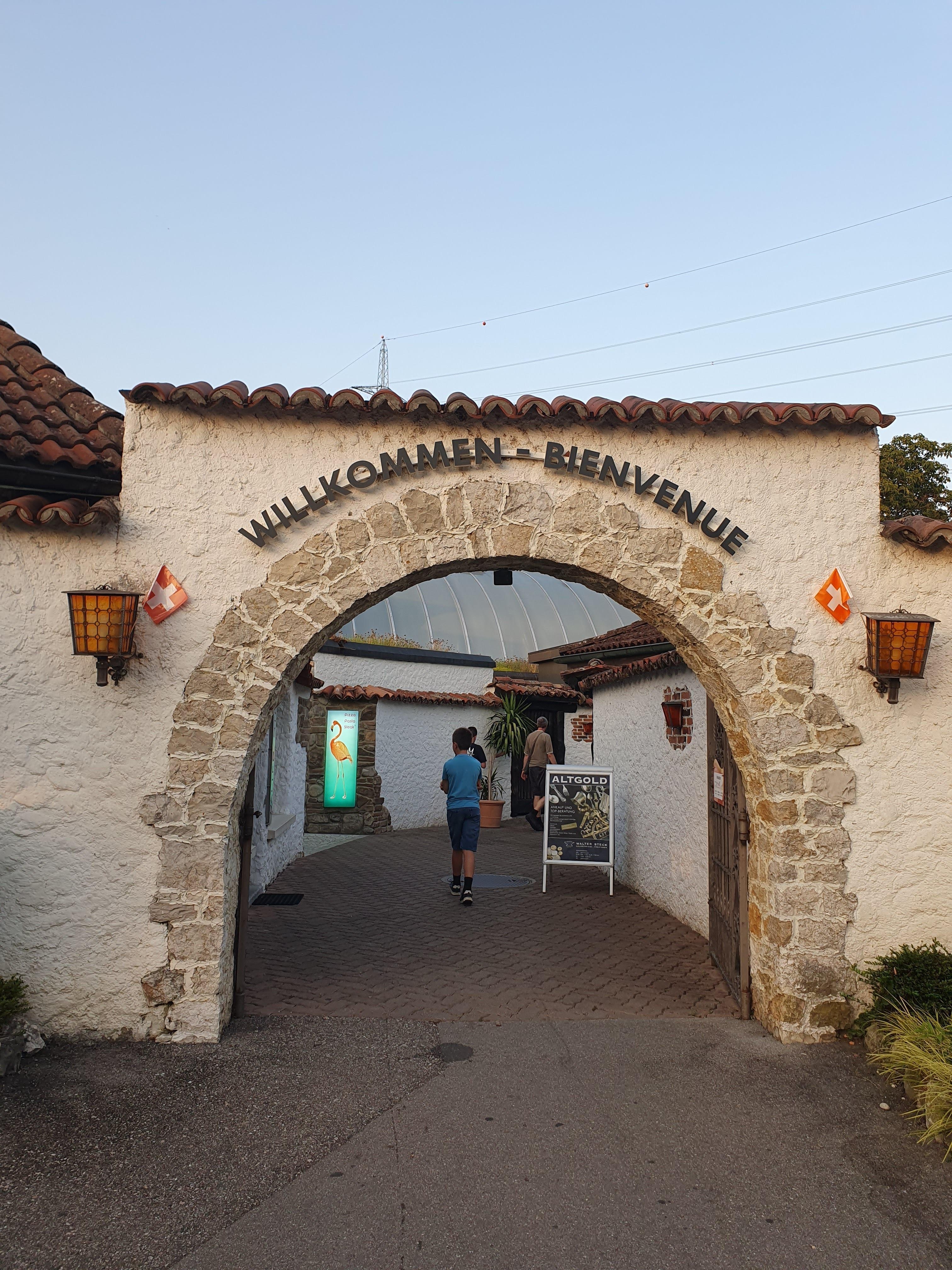 Accesso alla zona ristorazione