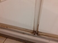 Dusche, Schimmel, alte Seifenreste