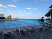 Piscine de l'hôtel.