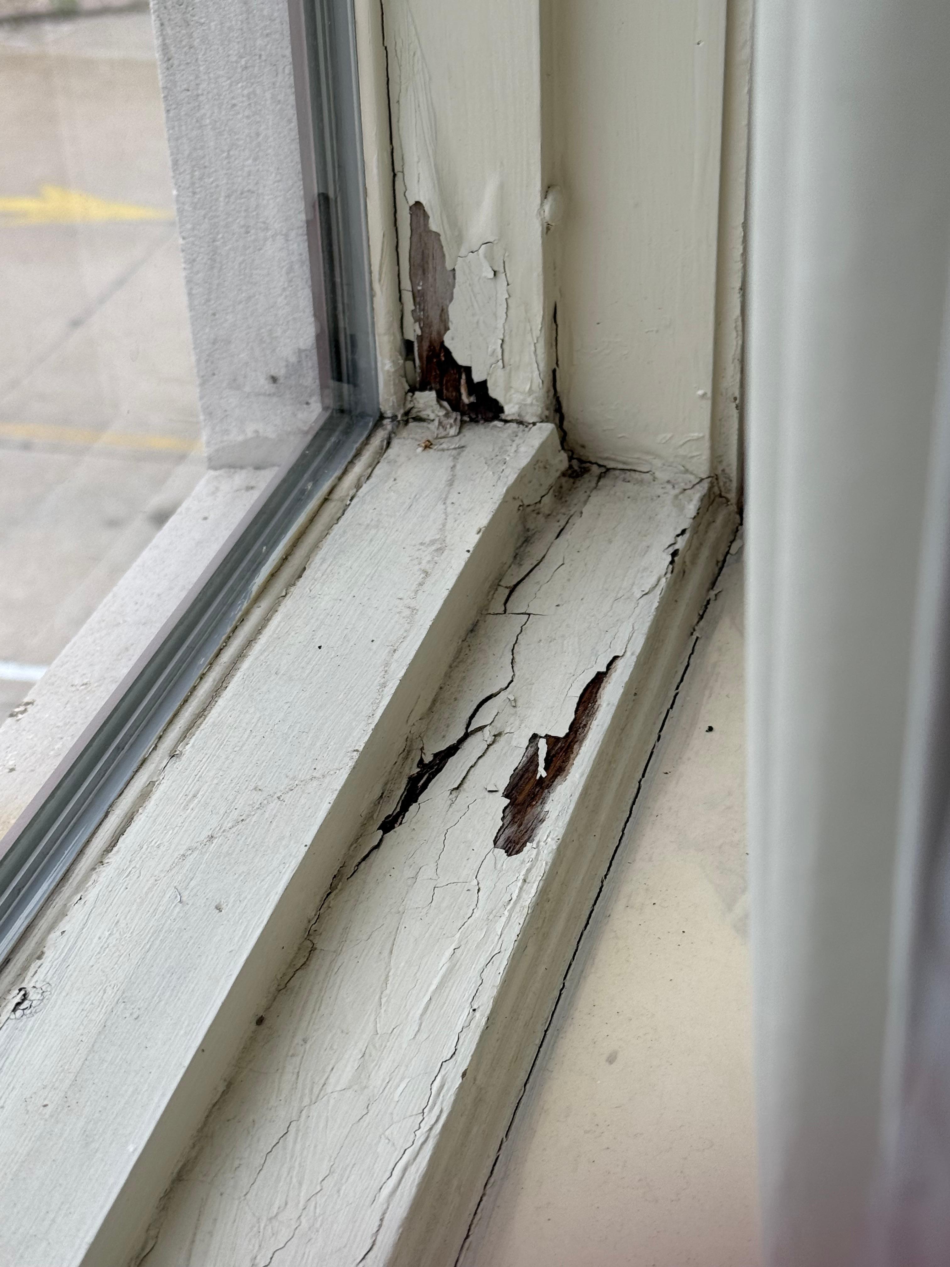 Paint pealing, wood look’s rotten 