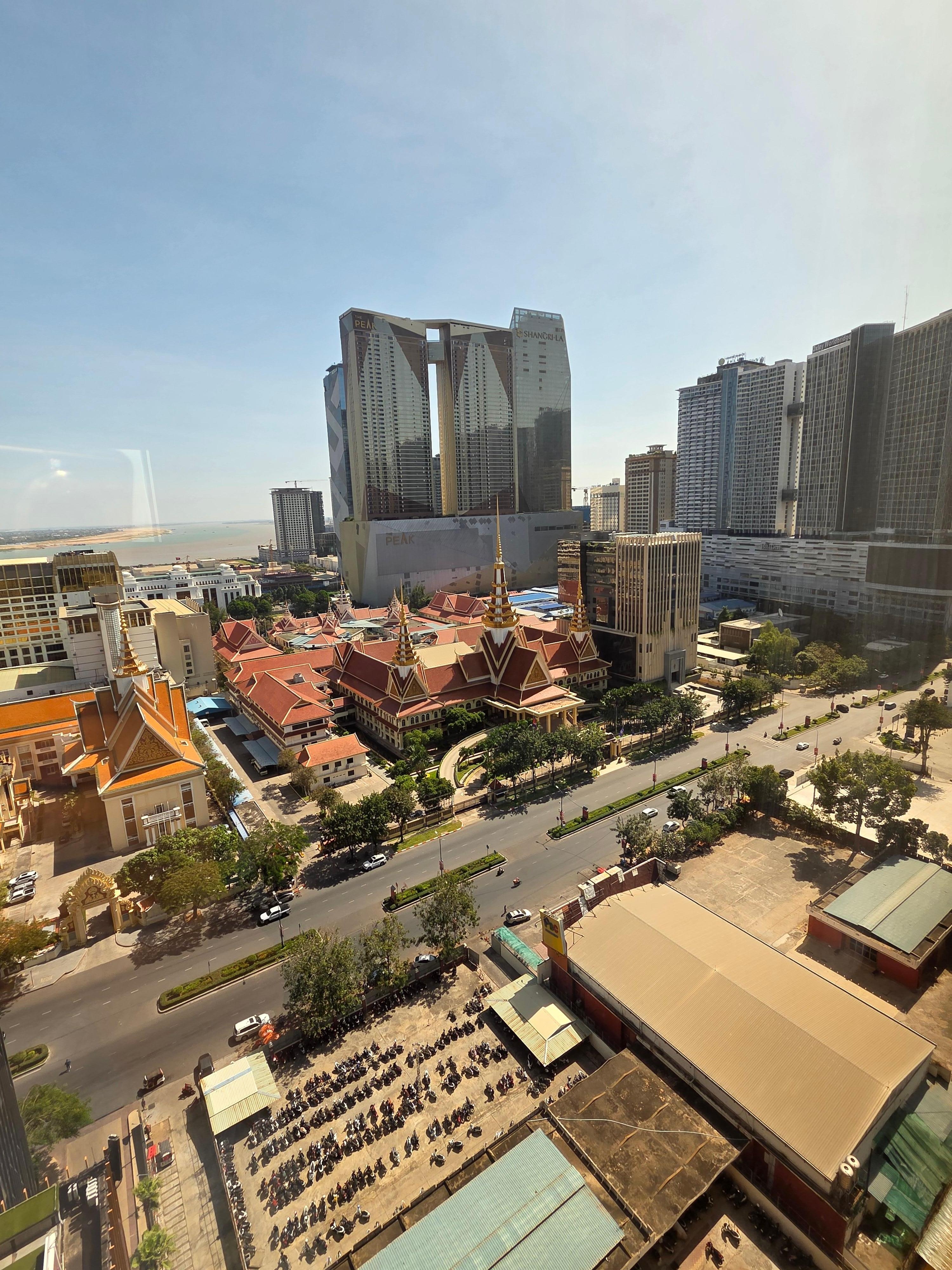 창밖으로 보이는 풍경이 아름다워요.