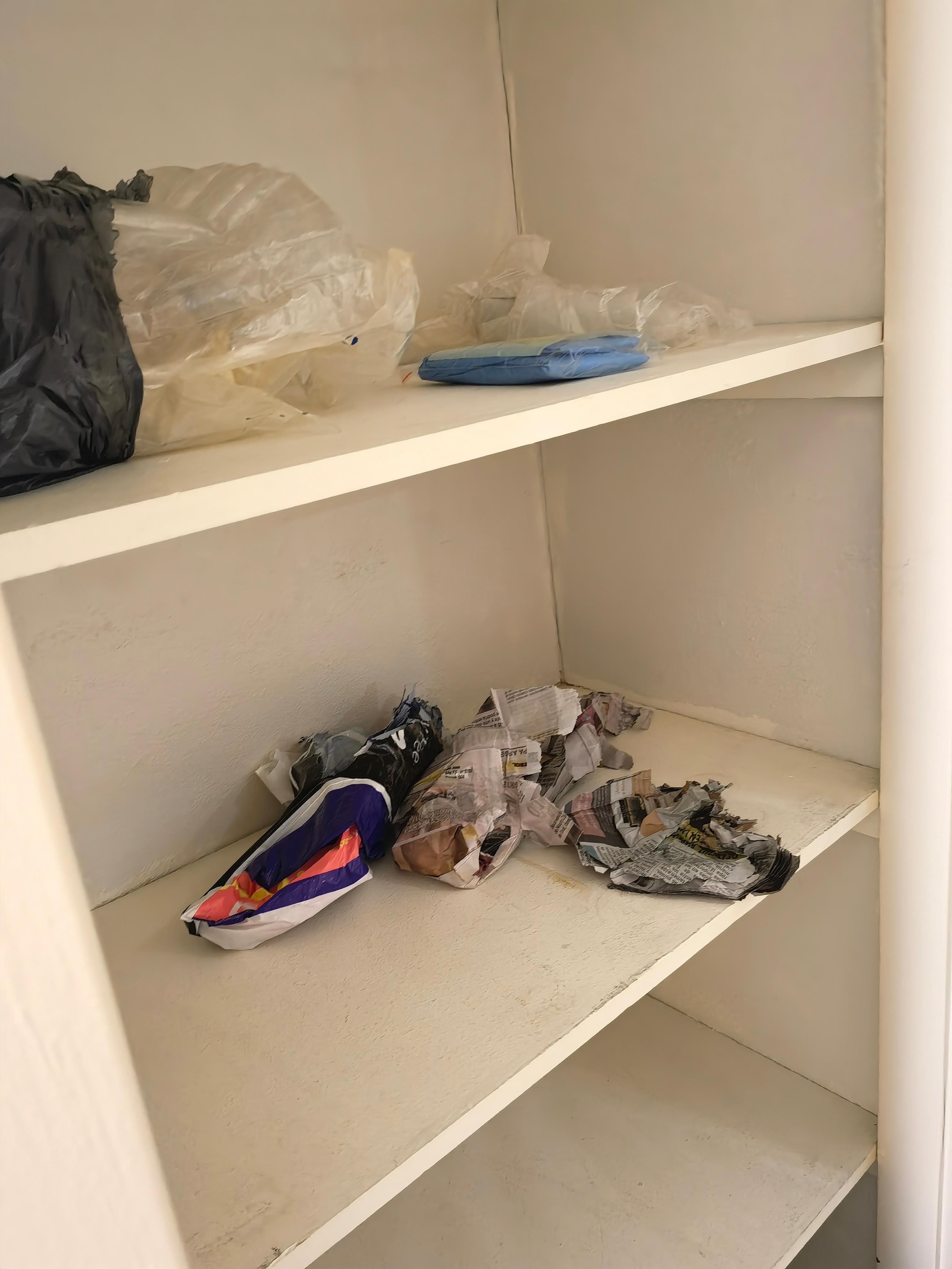 The is the cupboard when we opened. Terrible.... We asked them to clean up properly, but they didn't even on the last day of our stay.