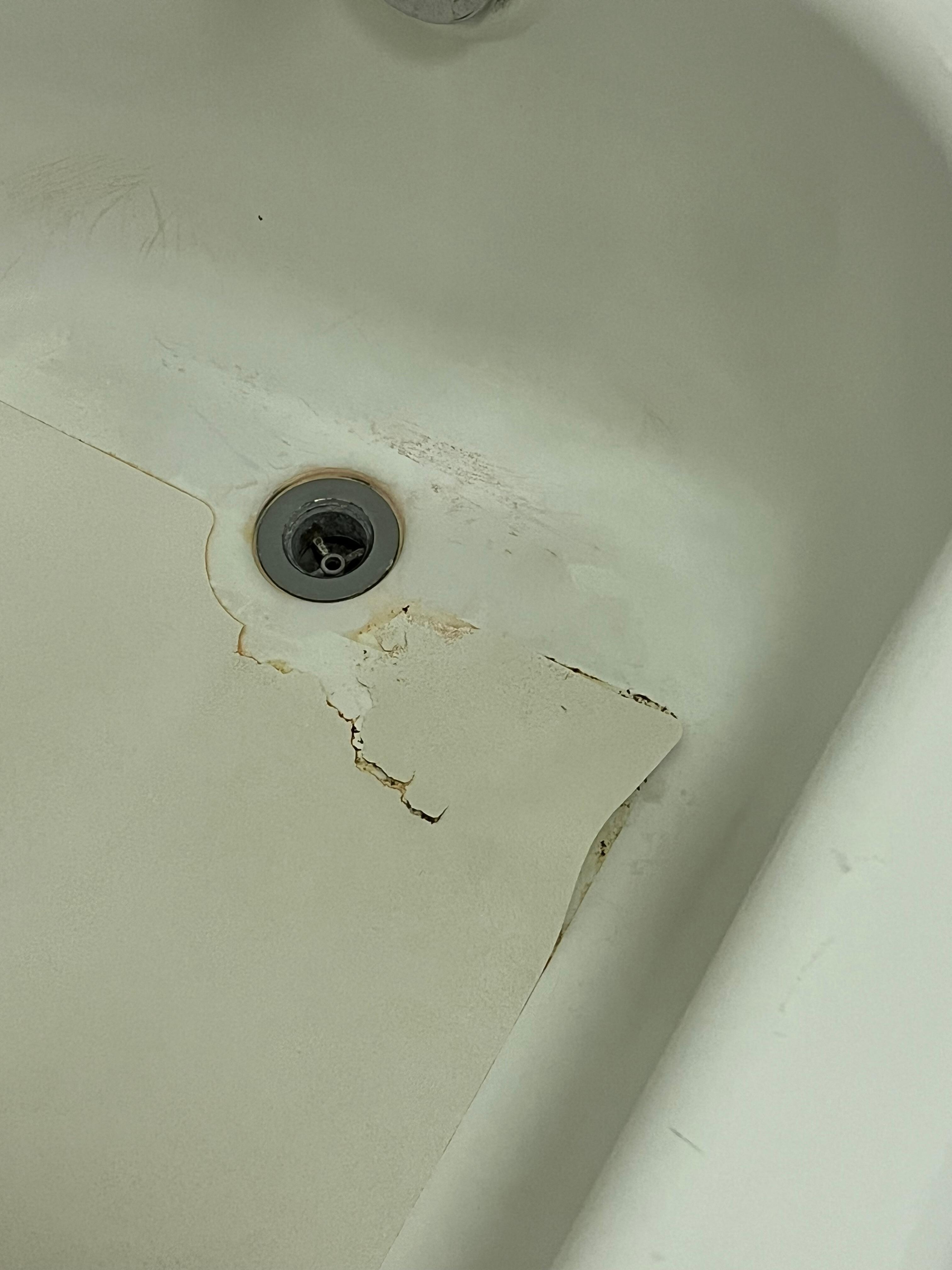 Bath tub